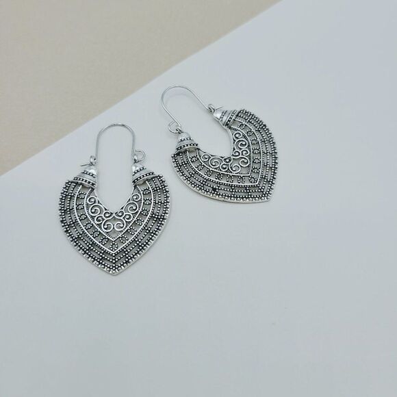 5/$25 Antique Silver Color Heart Earrings - Picture 4 of 7